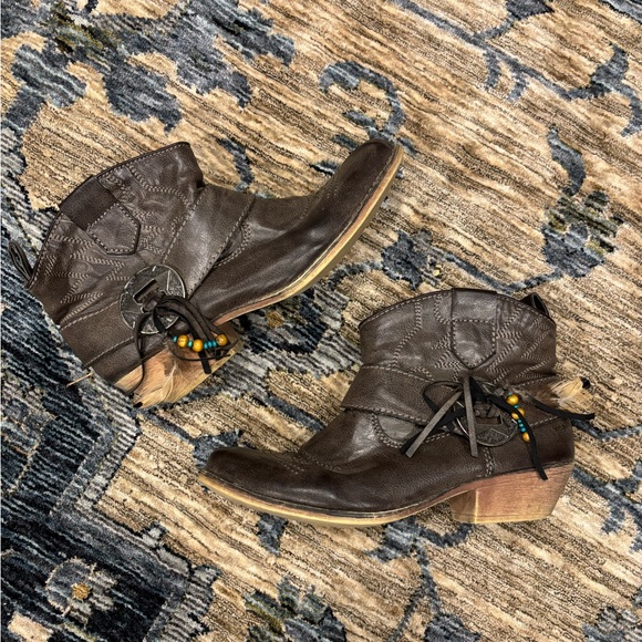 Big Buddha Western Ankle Bootie - Picture 5 of 6